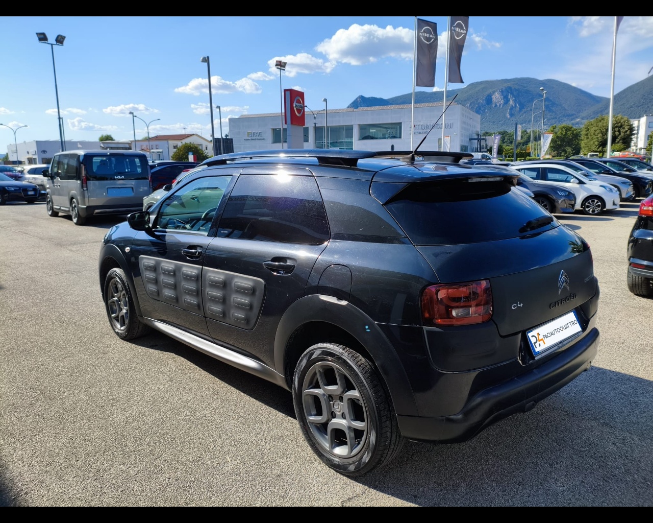 Foto CITROEN C4 Cactus 1.6 bluehdi Shine 100cv