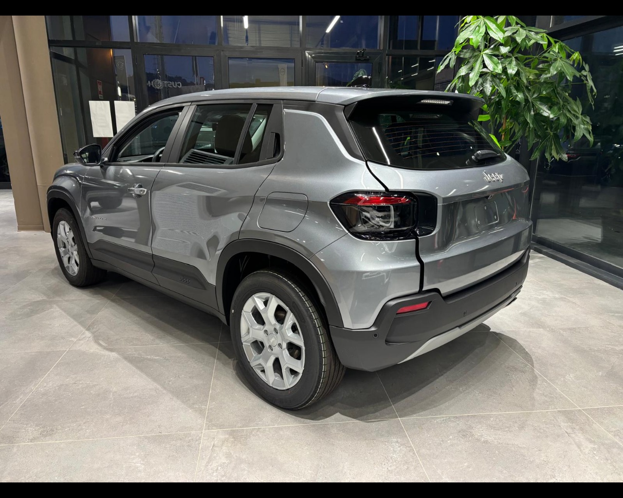 Foto JEEP Avenger E-Hybrid Avenger Tech& Sky 1.2 110cv Dct Mhev