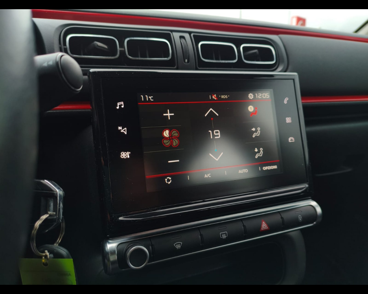 Foto CITROEN C3 1.2 puretech Shine 82cv