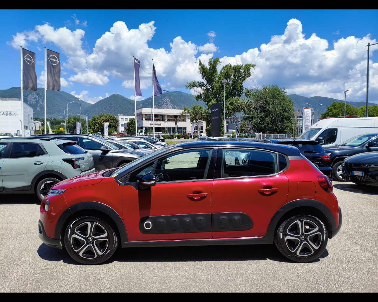 Foto CITROEN C3 1.2 puretech Shine 82cv