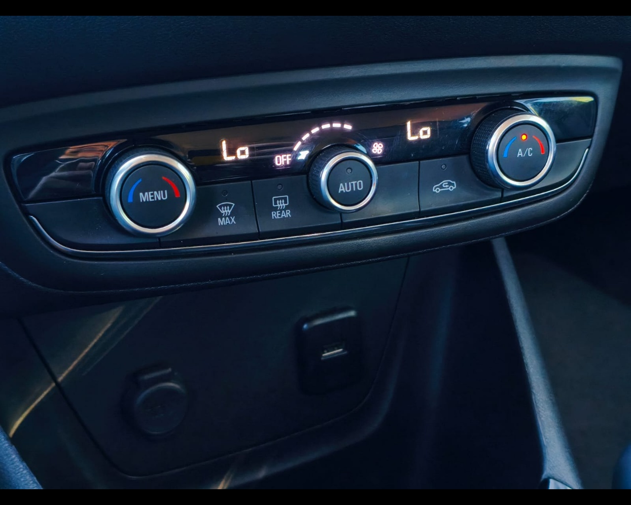 Foto OPEL Crossland X 1.5 ecotec Innovation s&s 102 cv mt
