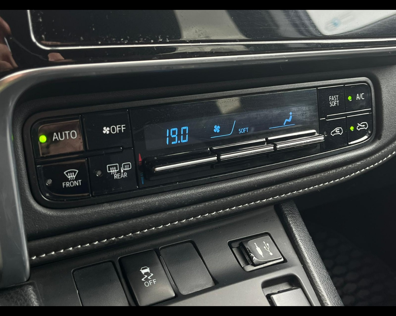 Foto TOYOTA Auris Touring Sports 1.8h Style cvt