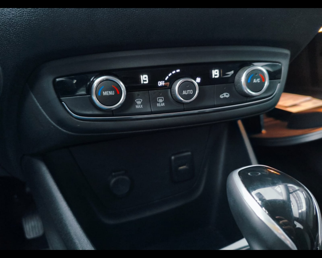 Foto OPEL Crossland X 1.5 ecotec Innovation s&s 120cv auto