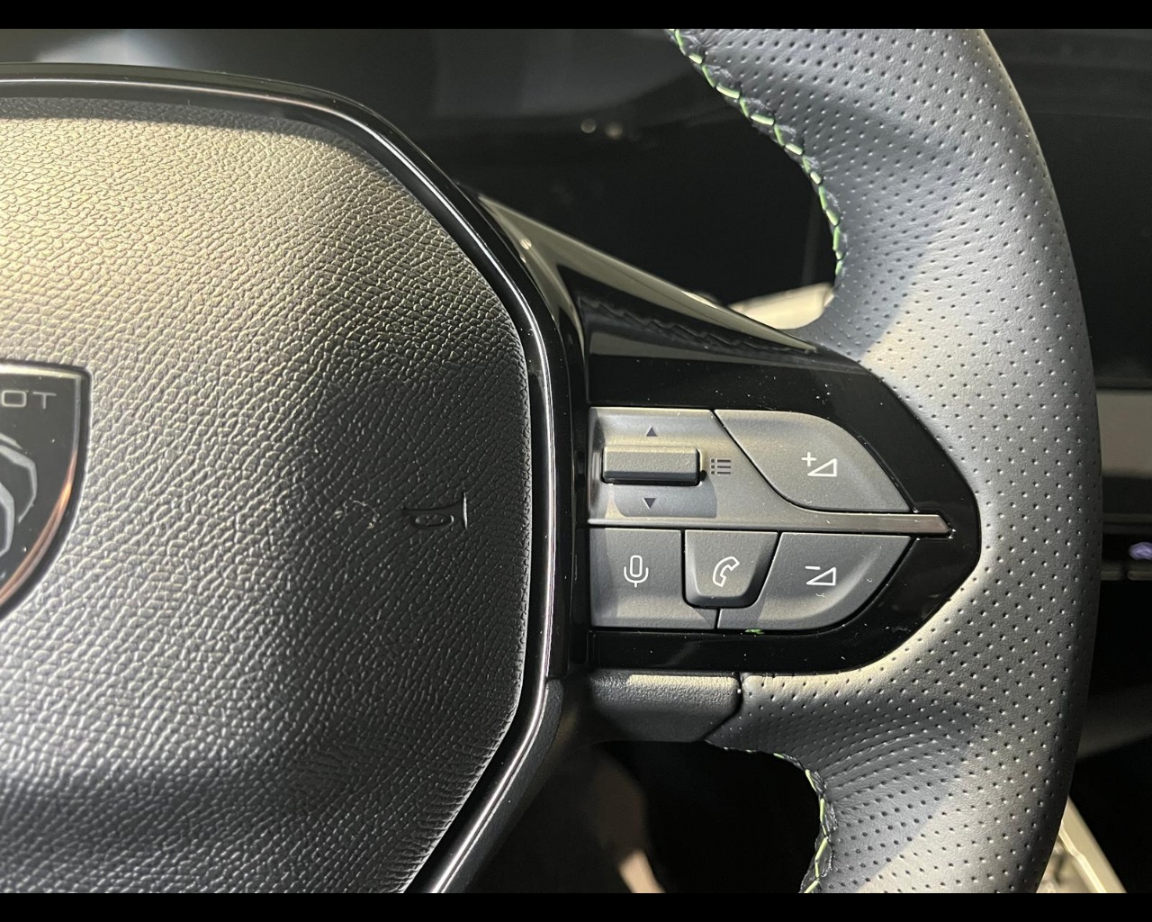 Foto PEUGEOT 308 1.2 hybrid GT 145cv e-dcs 6