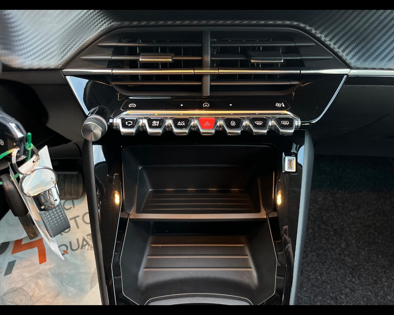 Foto PEUGEOT 208 1.2 hybrid Style 100cv e-dcs 6