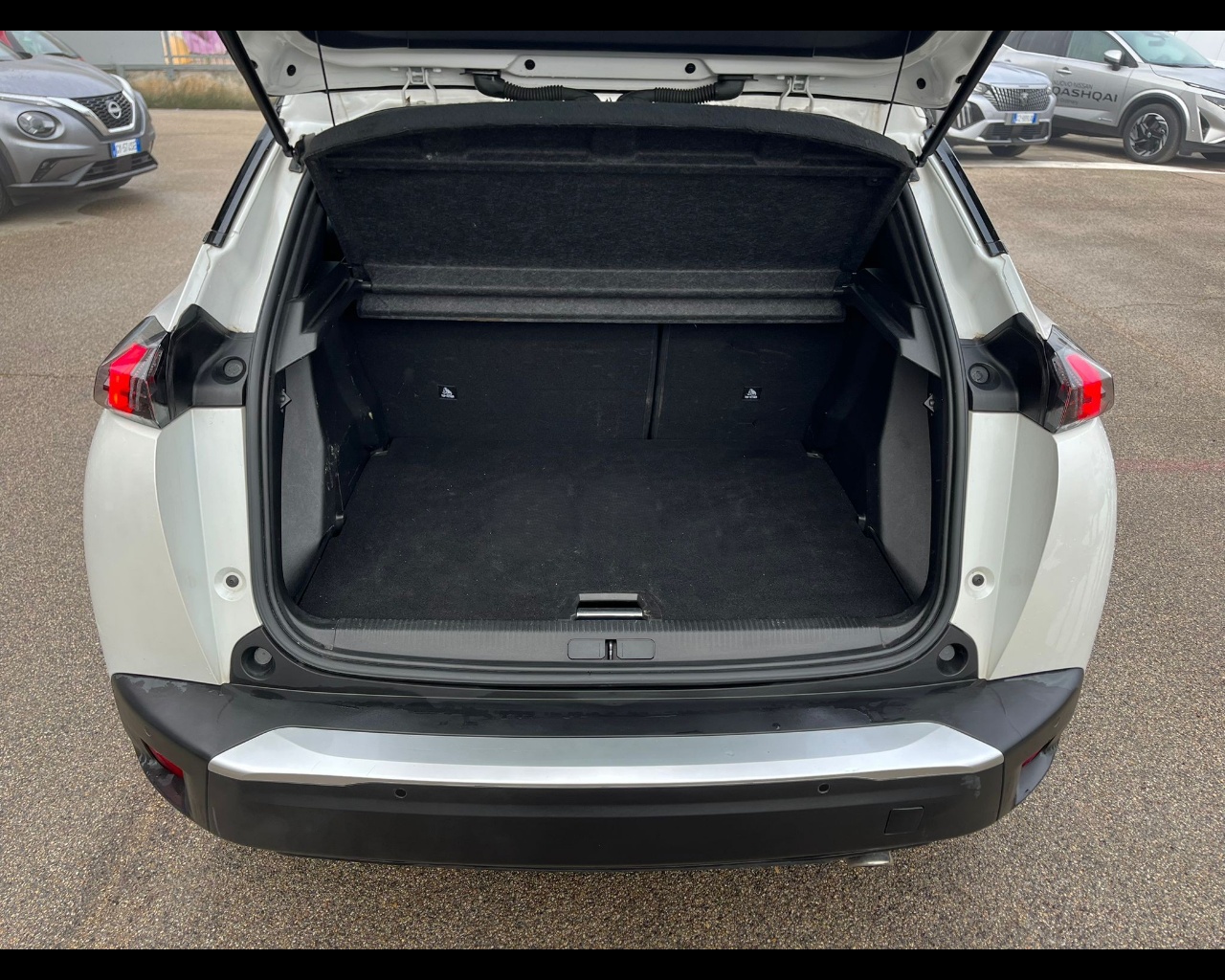 Foto PEUGEOT  2008 1.5 bluehdi GT Pack s&s 130cv eat8