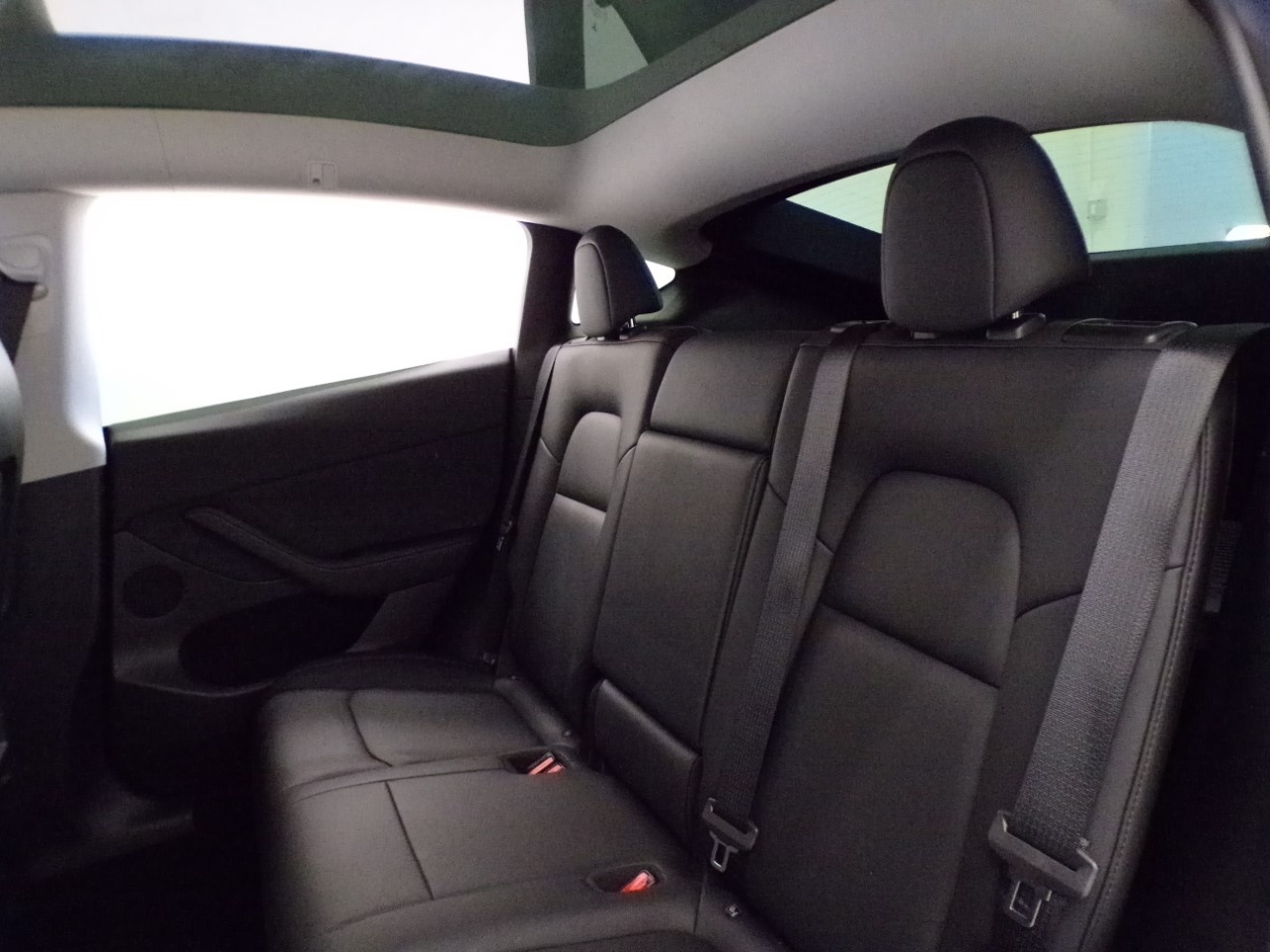 Tesla Model Y Model Y Dual Motor Long Range AWD - 16