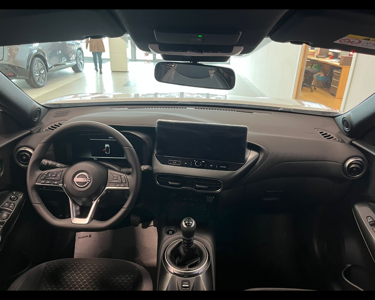 Foto NISSAN JUKE N-CONNECTA MT