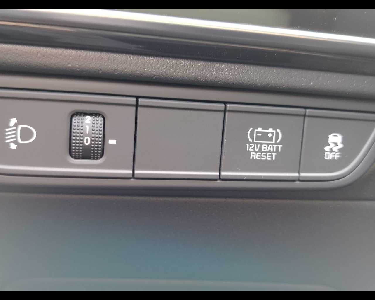 Kia Niro Nuovo Ibrido benzina Niro Este