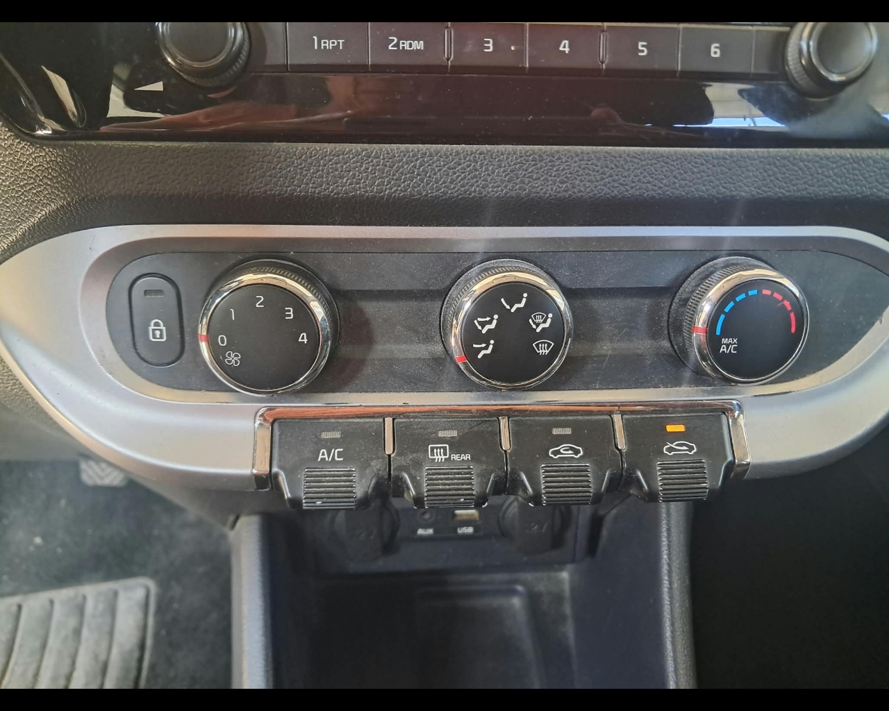 Foto KIA Rio 5p 1.1 crdi Active E6