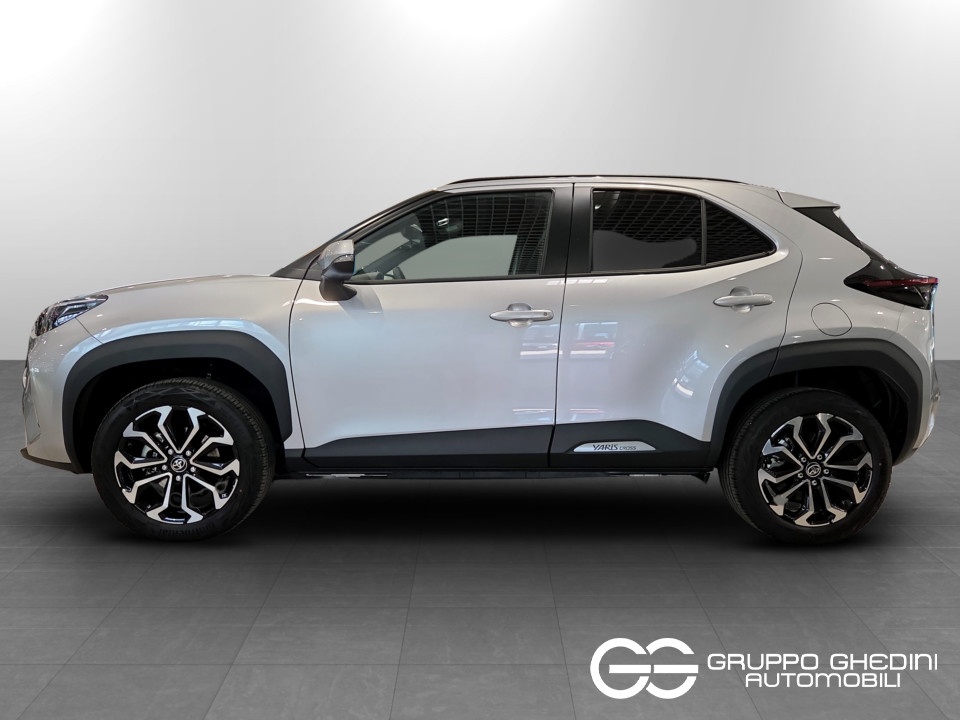 TOYOTA Yaris Cross 1.5h Trend fwd 115cv e-cvt Ibrida usato - 1