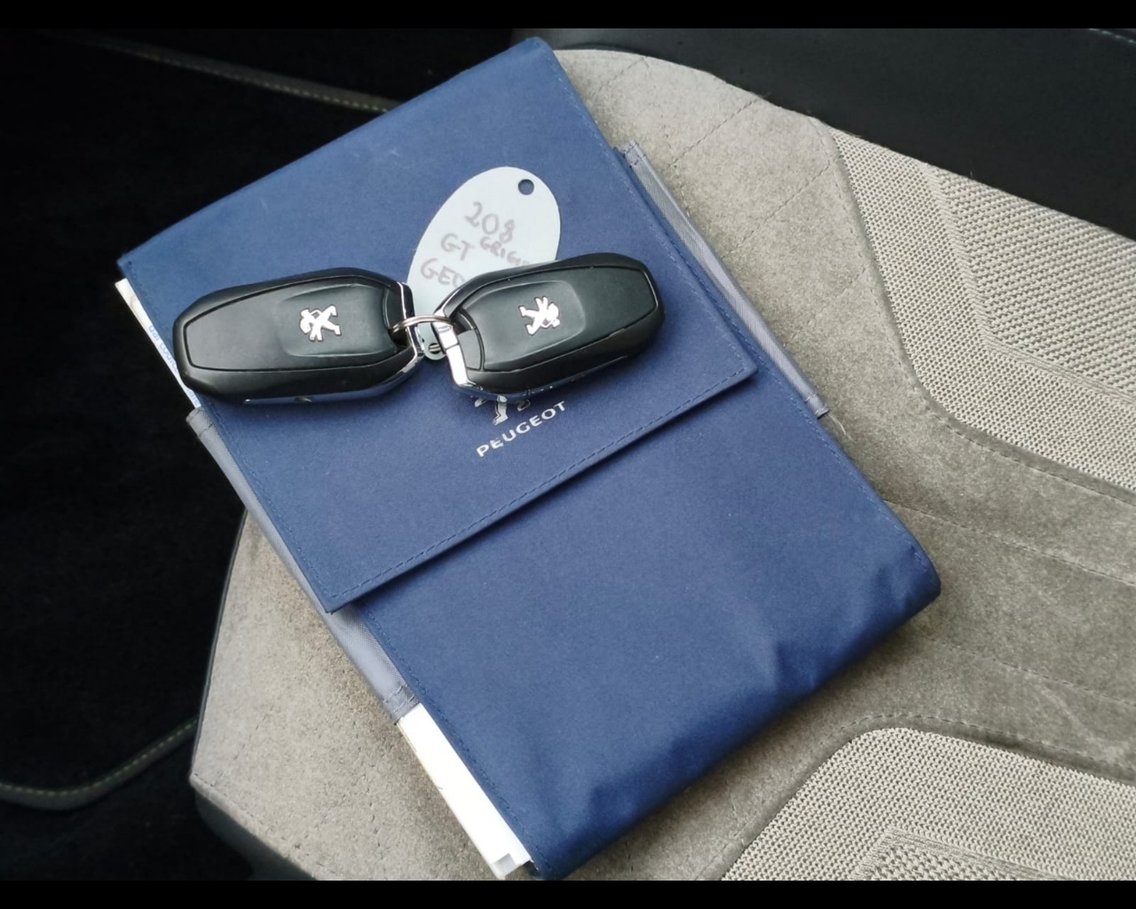 Foto PEUGEOT 208 1.5 bluehdi GT Pack s&s 100cv