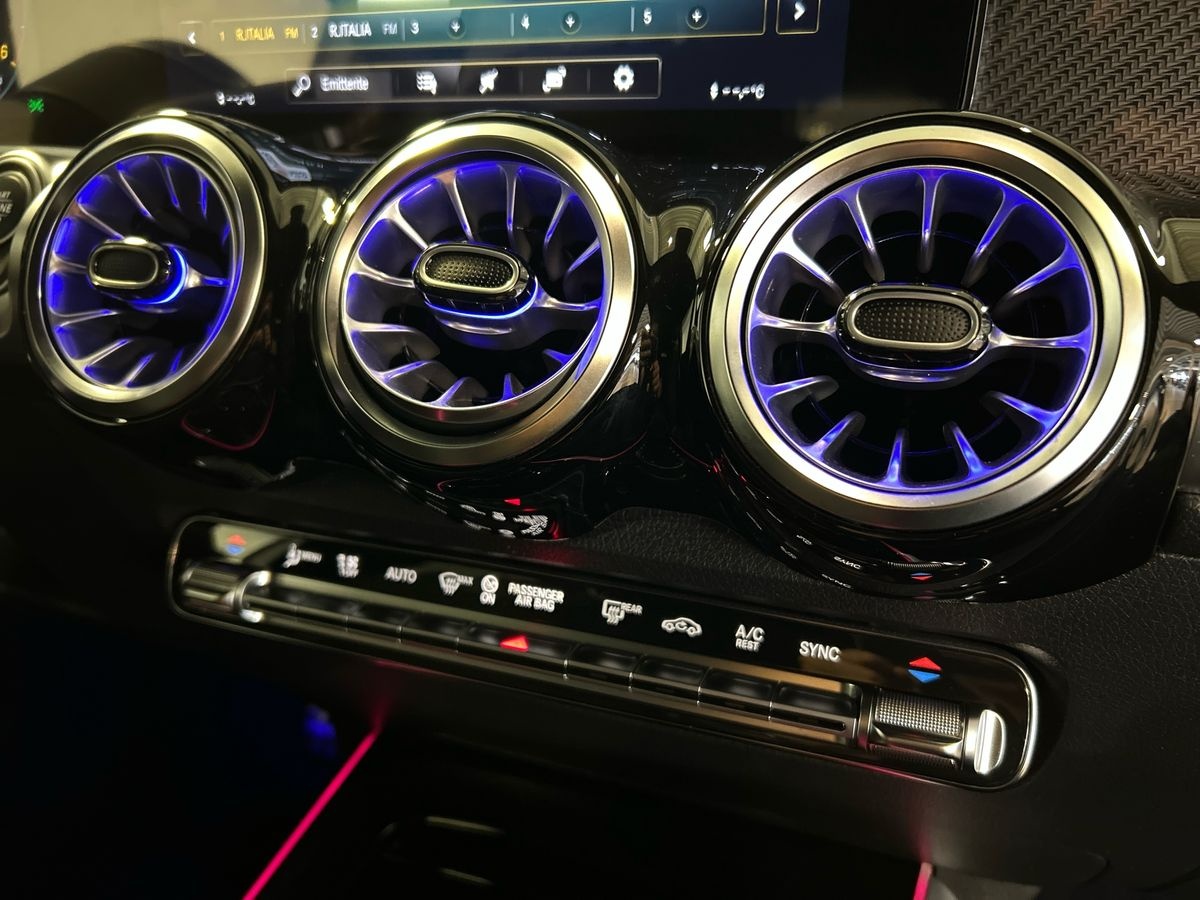 Mercedes GLB GLB 180 D Premium 8G-DCT - 14