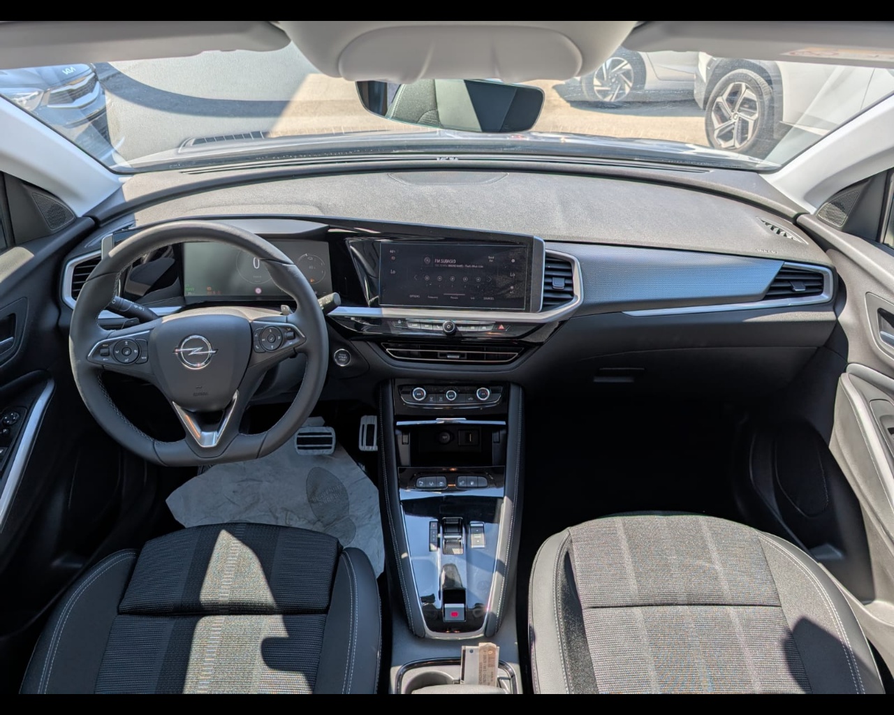 Foto OPEL Grandland 1.6 phev Business Elegance fwd 225cv auto