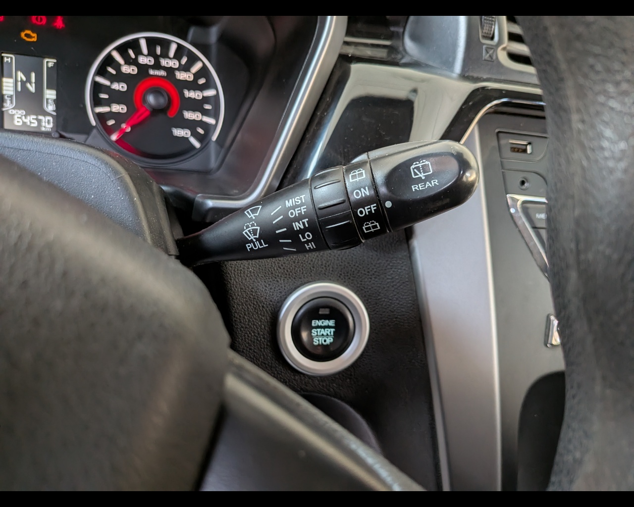 Foto MAHINDRA KUV100 1.2 K6+ m-bifuel