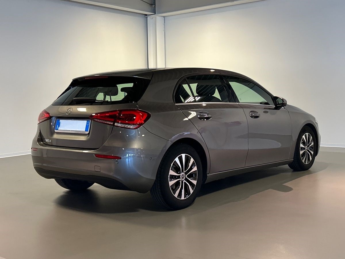 Mercedes Classe A Classe A 180 D Sport 8G-DCT - 2