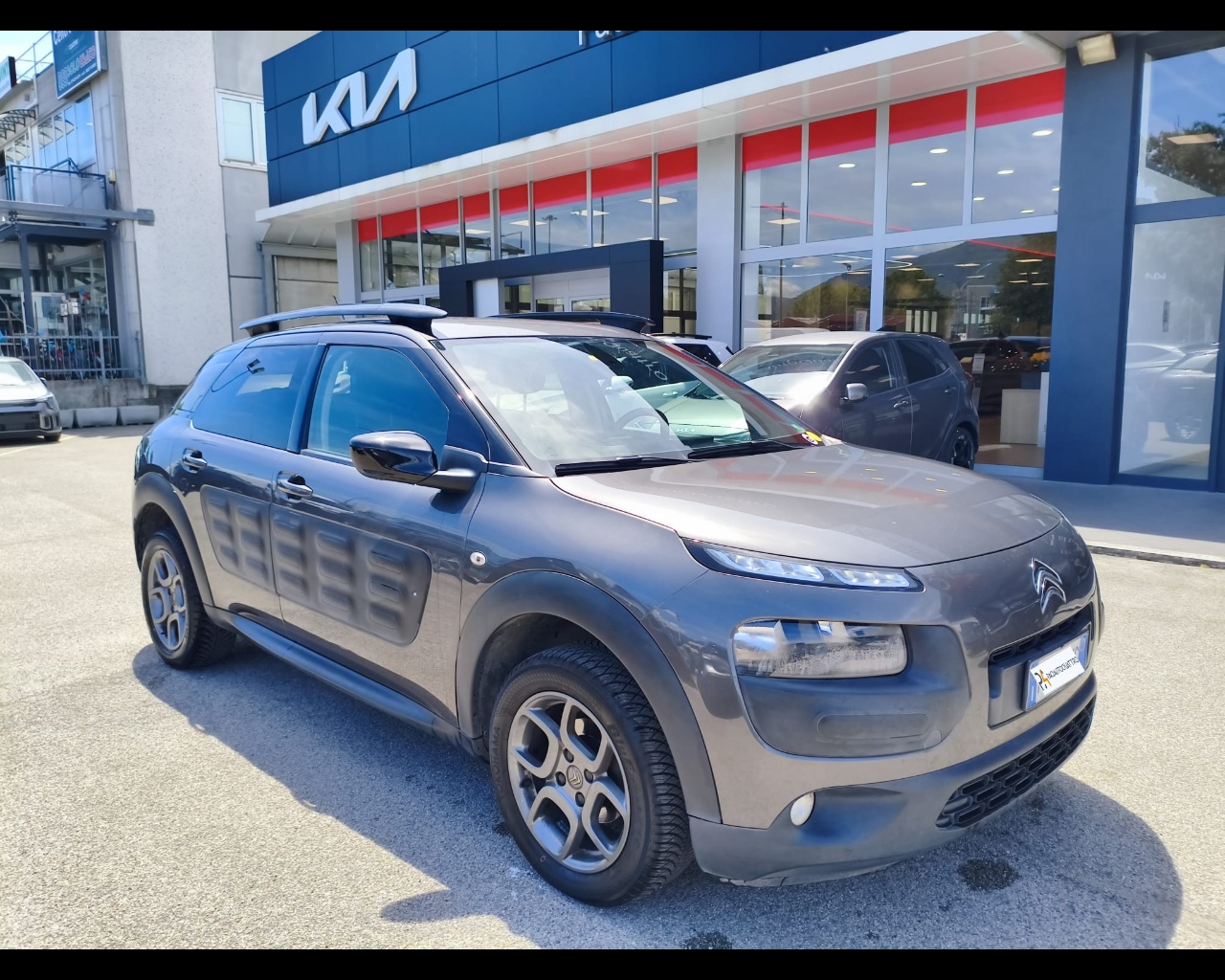 Foto CITROEN C4 Cactus 1.6 bluehdi Shine 100cv