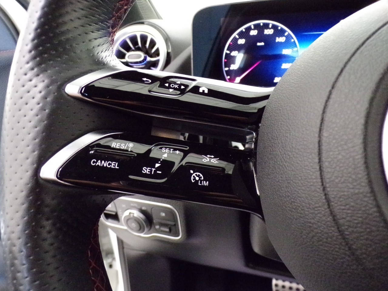 Mercedes  GLA 250 AMG Line Advanced Plus 4Matic 8G-DCT - 17