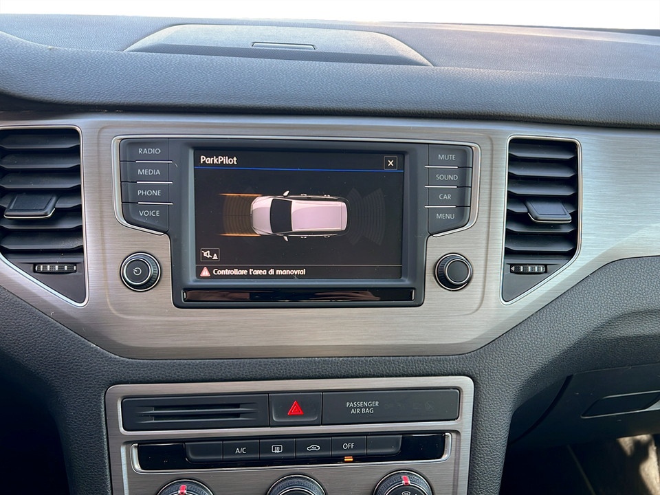 VOLKSWAGEN Golf Sportsvan 1.6 tdi Comfortline 115cv Diesel usato - 8