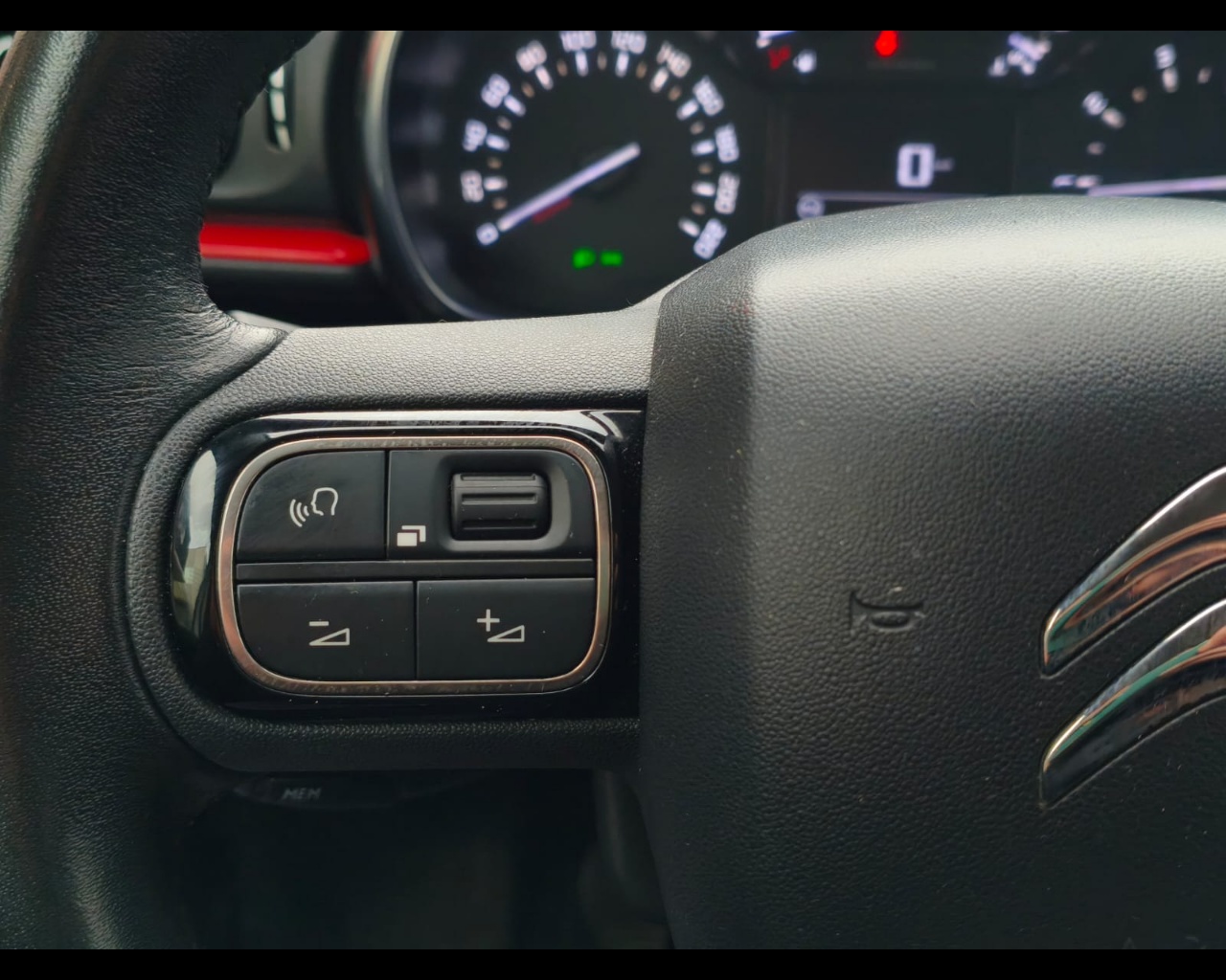 Foto CITROEN C3 1.2 puretech Shine 82cv