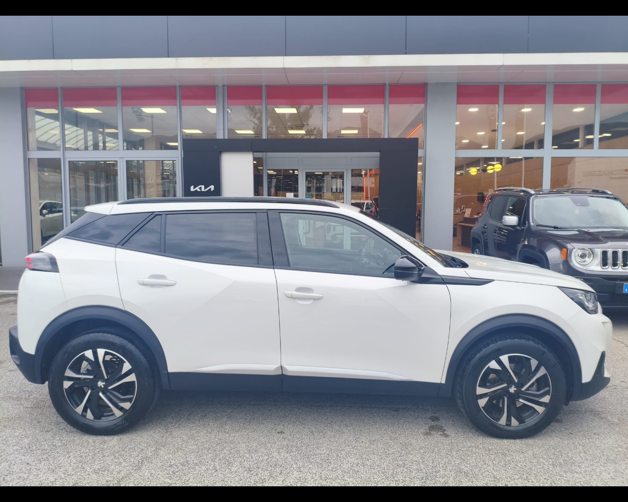 Foto PEUGEOT 2008 1.5 bluehdi Allure Pack s&s 130cv eat8