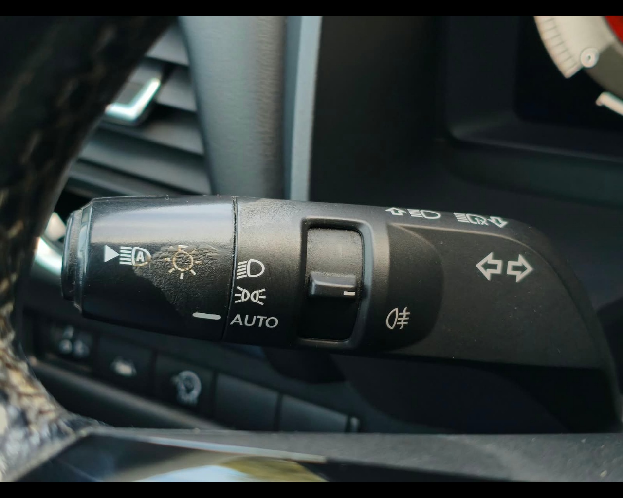 Foto NISSAN Qashqai 1.3 mhev N-Connecta 2wd 140cv (leggere la descrizione!)