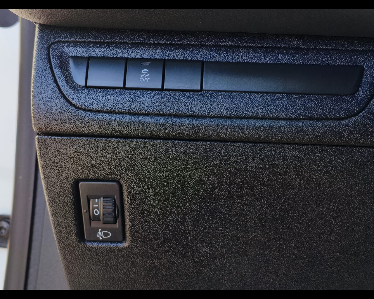 Foto PEUGEOT 208 5p 1.2 puretech Active 82cv