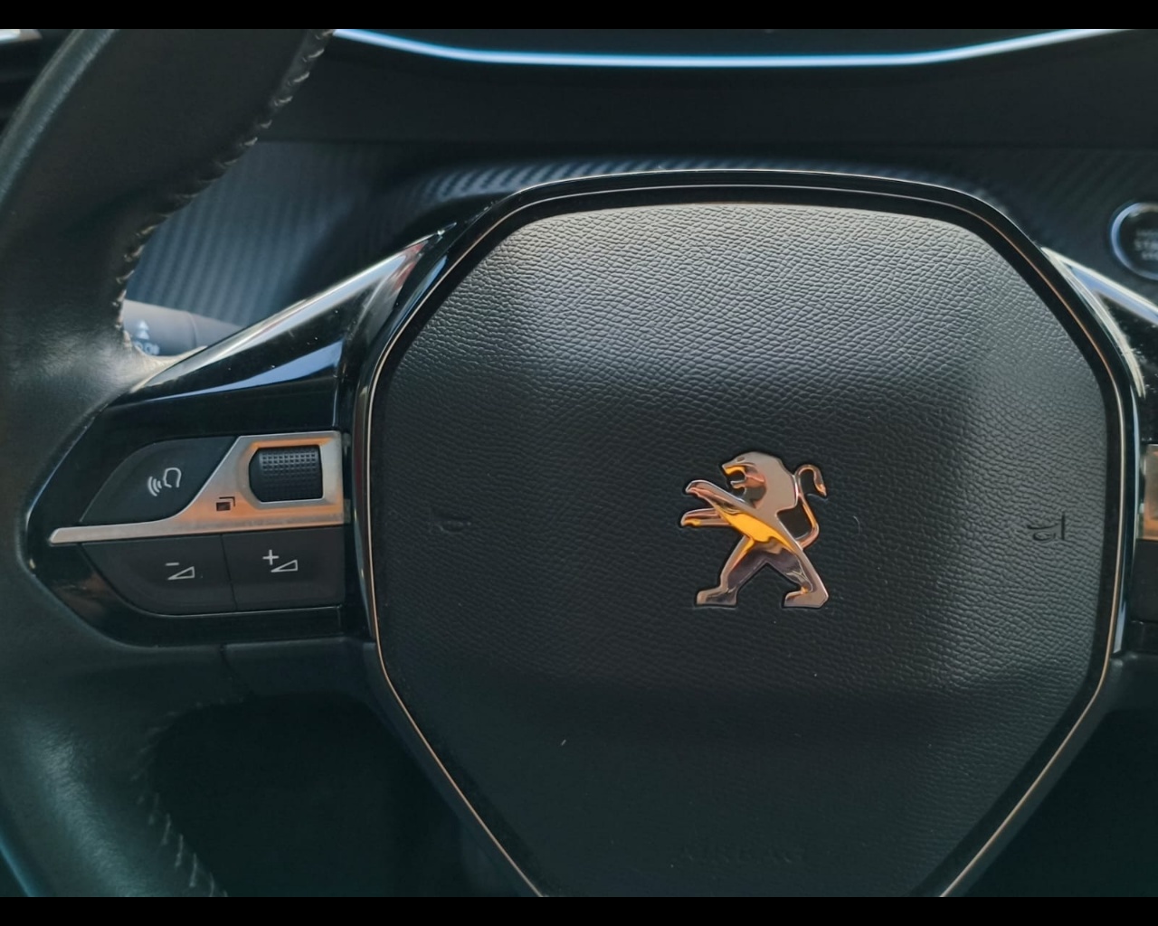 Foto PEUGEOT 2008 1.5 bluehdi Allure s&s 110cv