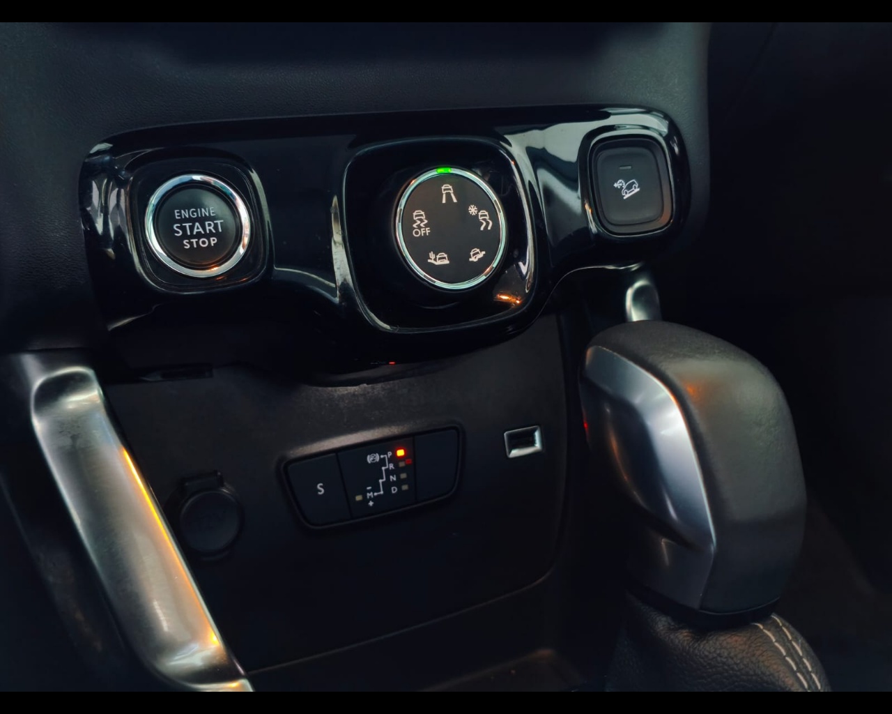Foto CITROEN C3 Aircross 1.5 bluehdi Shine Pack s&s 120cv eat6