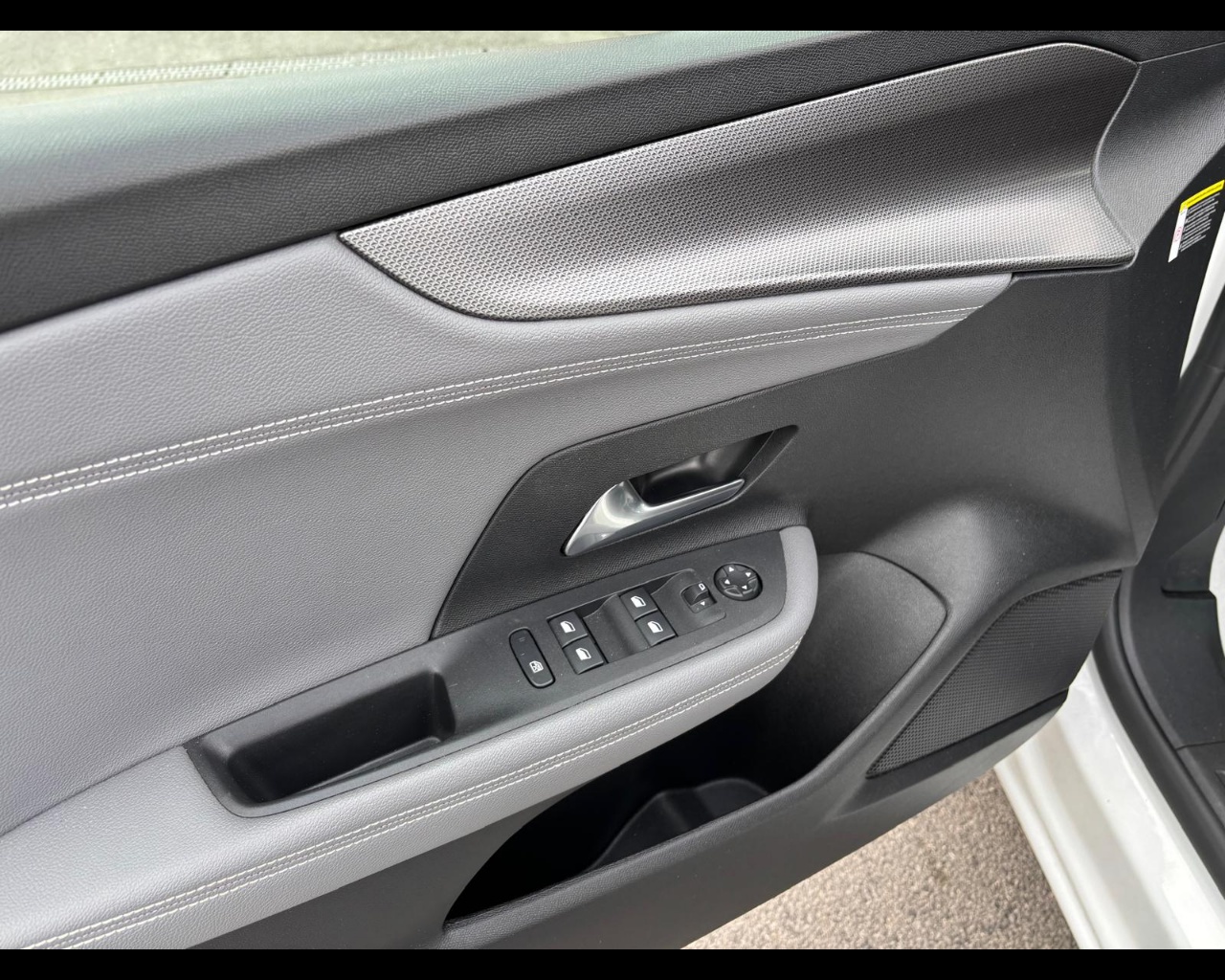 Foto OPEL Mokka 1.2 t Elegance s&s 100cv