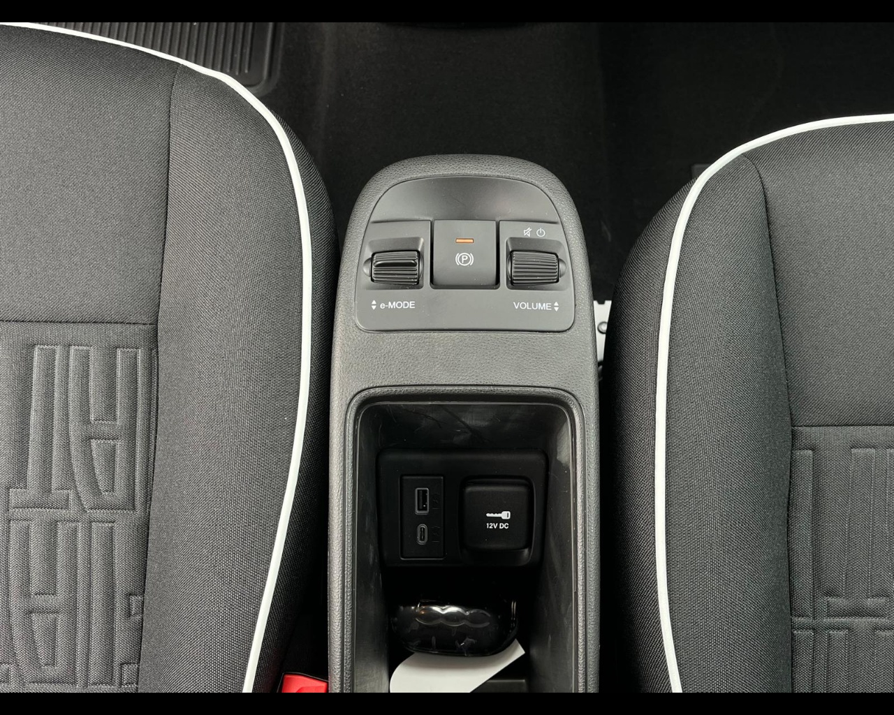 Foto FIAT 500 e Hatchback my25 320 Berlina+Pack tech