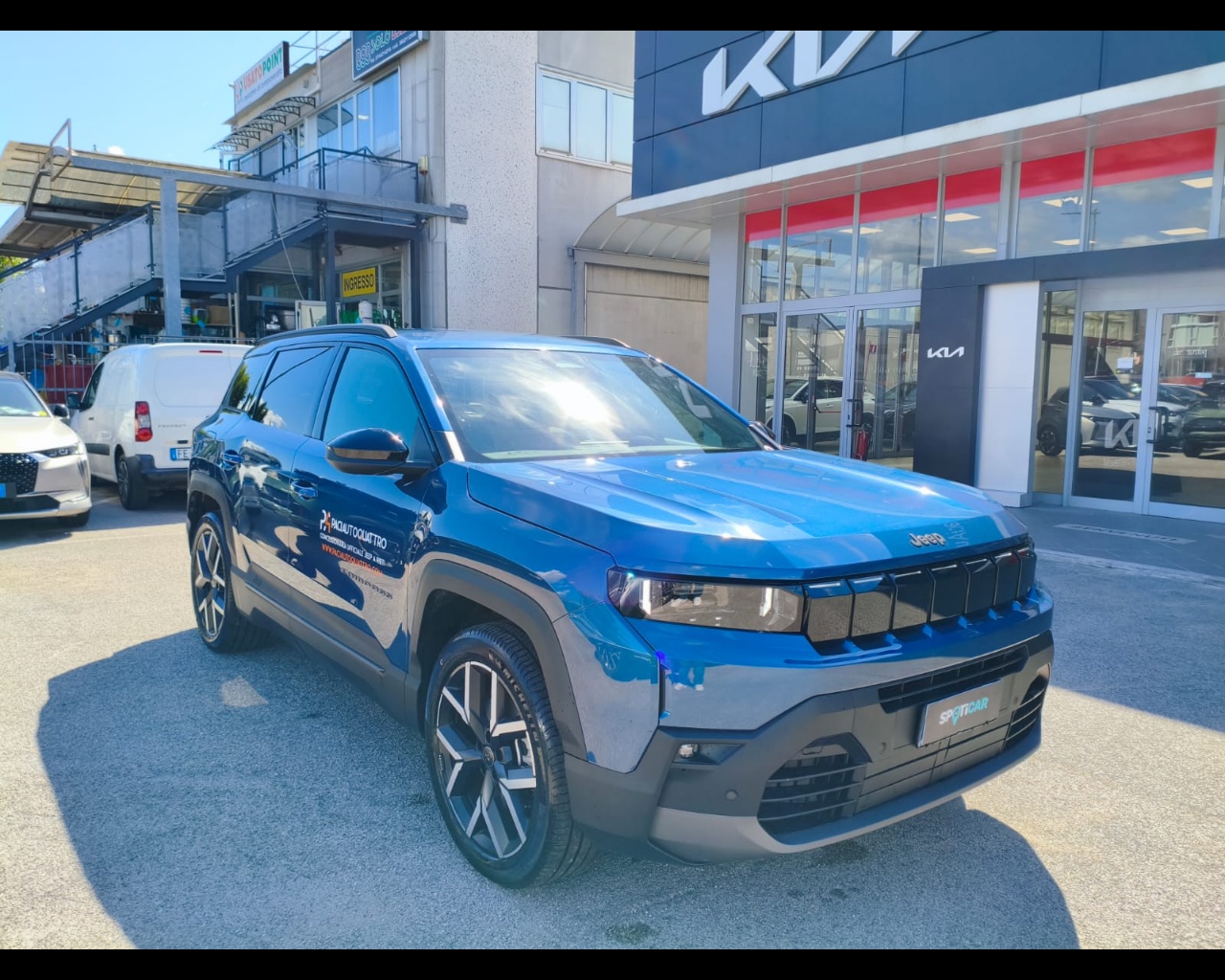 Foto JEEP Nuova Compass E-Hybrid Plug-InFirst Edition 1.6l 195cv Plug-In Hybrid Fw