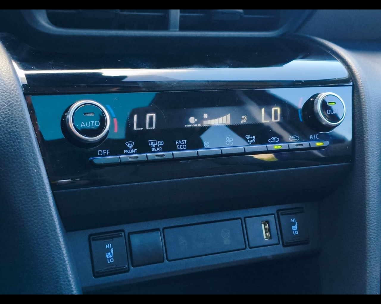 Foto TOYOTA Yaris Cross 1.5h Lounge fwd 116cv e-cvt