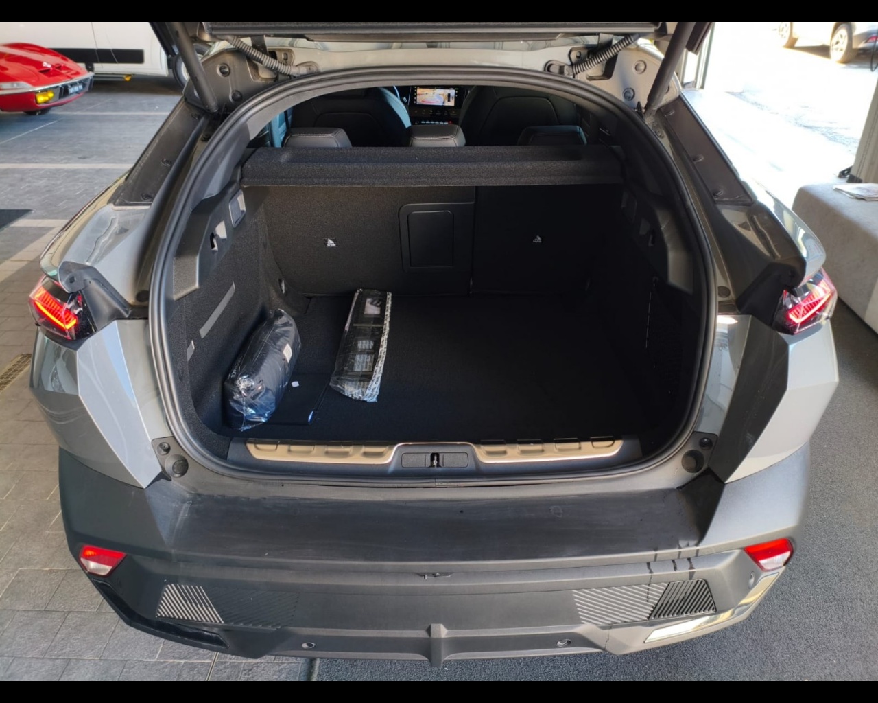 Foto PEUGEOT 408 1.2 hybrid GT 136cv e-dsc6