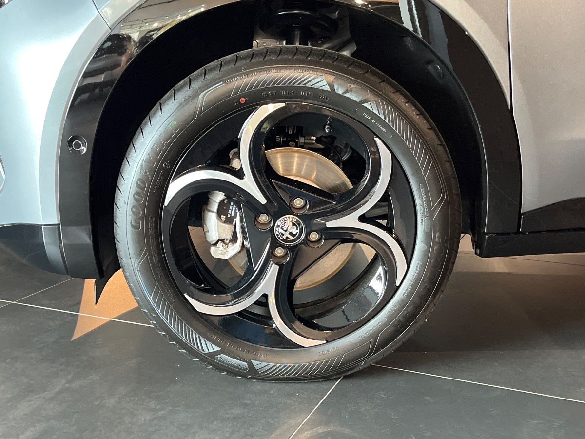Alfa Romeo Junior Nuovo Ibrido benzina Junior Rovigo