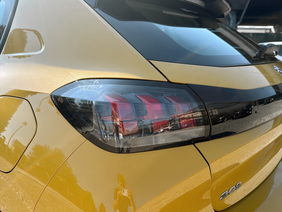 PEUGEOT 208 1.2 puretech Active Pack s&s 100cv Benzina usato - 18