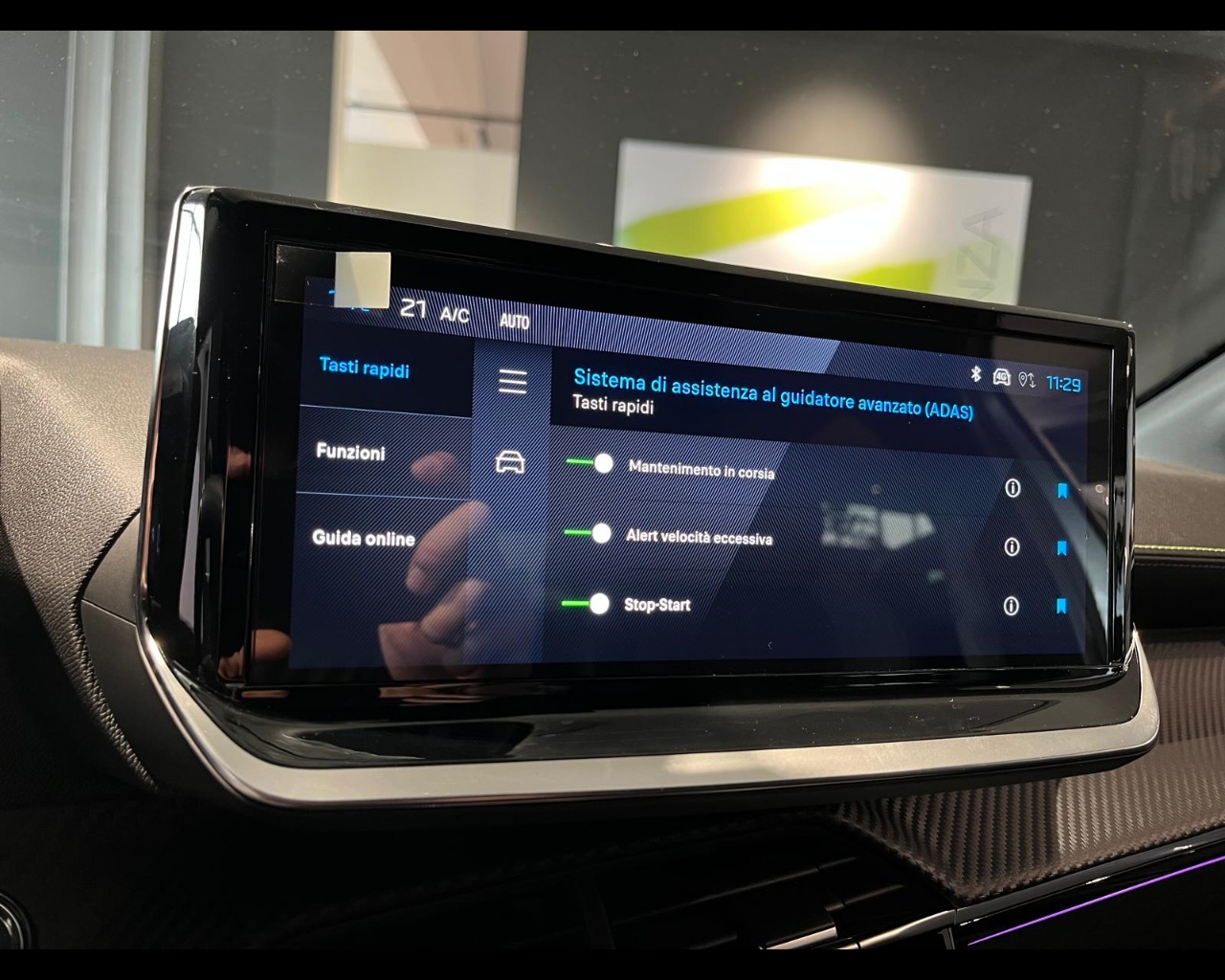 Foto PEUGEOT 208 1.2 hybrid GT 136cv e-dcs 6