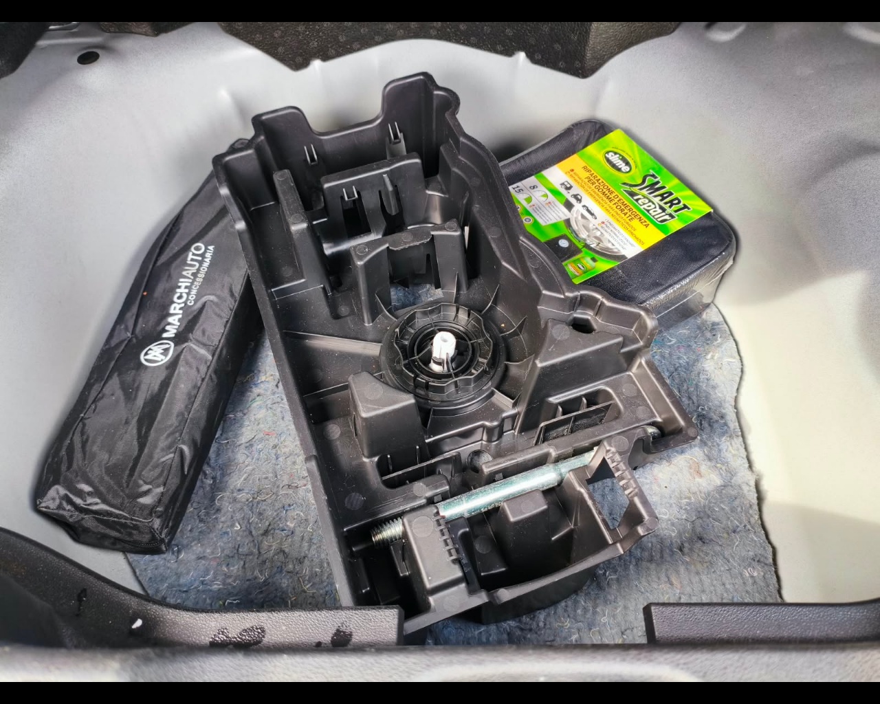 Foto JEEP Avenger 1.2 turbo e-hybrid mhev Summit fwd 110cv edct6