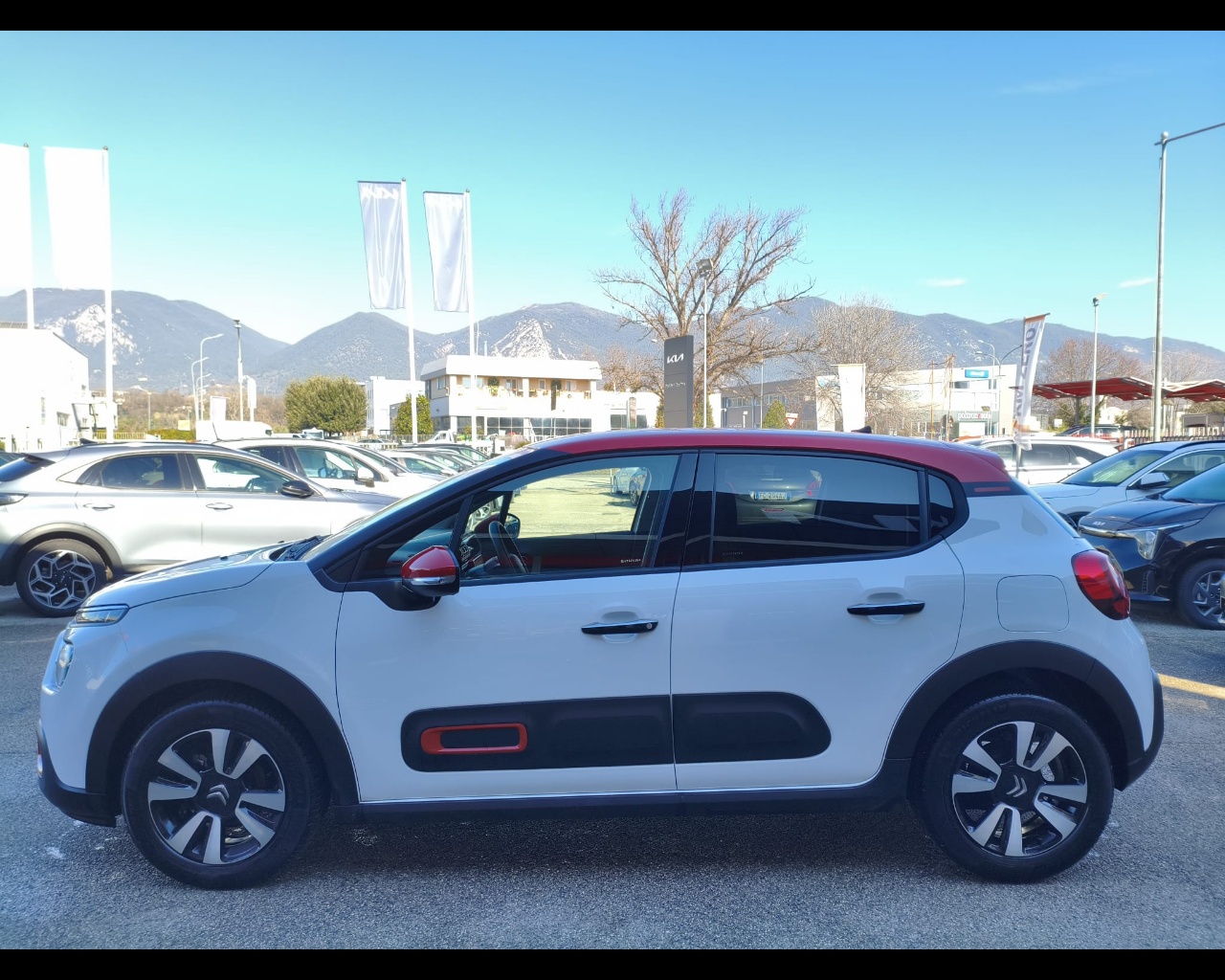 Foto CITROEN C3 1.2 puretech Shine s&s 83cv neopatentati