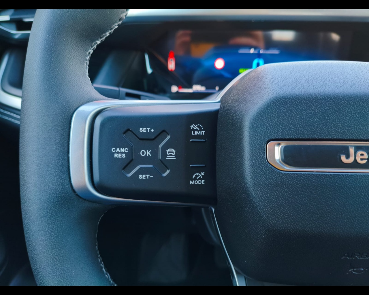 Foto JEEP Nuova Compass E-Hybrid Plug-InFirst Edition 1.6l 195cv Plug-In Hybrid Fw