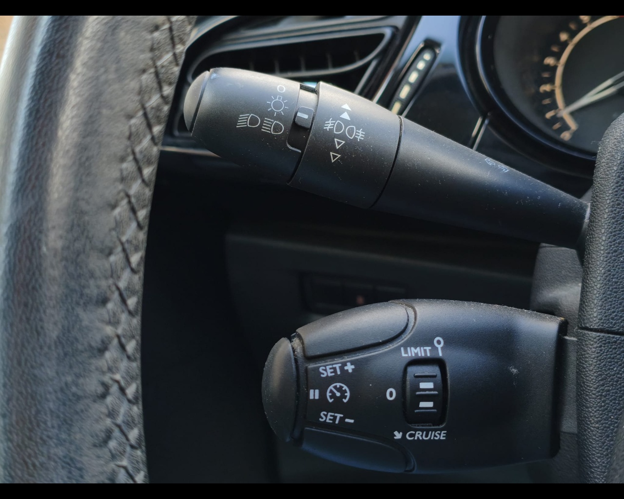 Foto CITROEN C3 1.2 puretech Exclusive 82cv E6