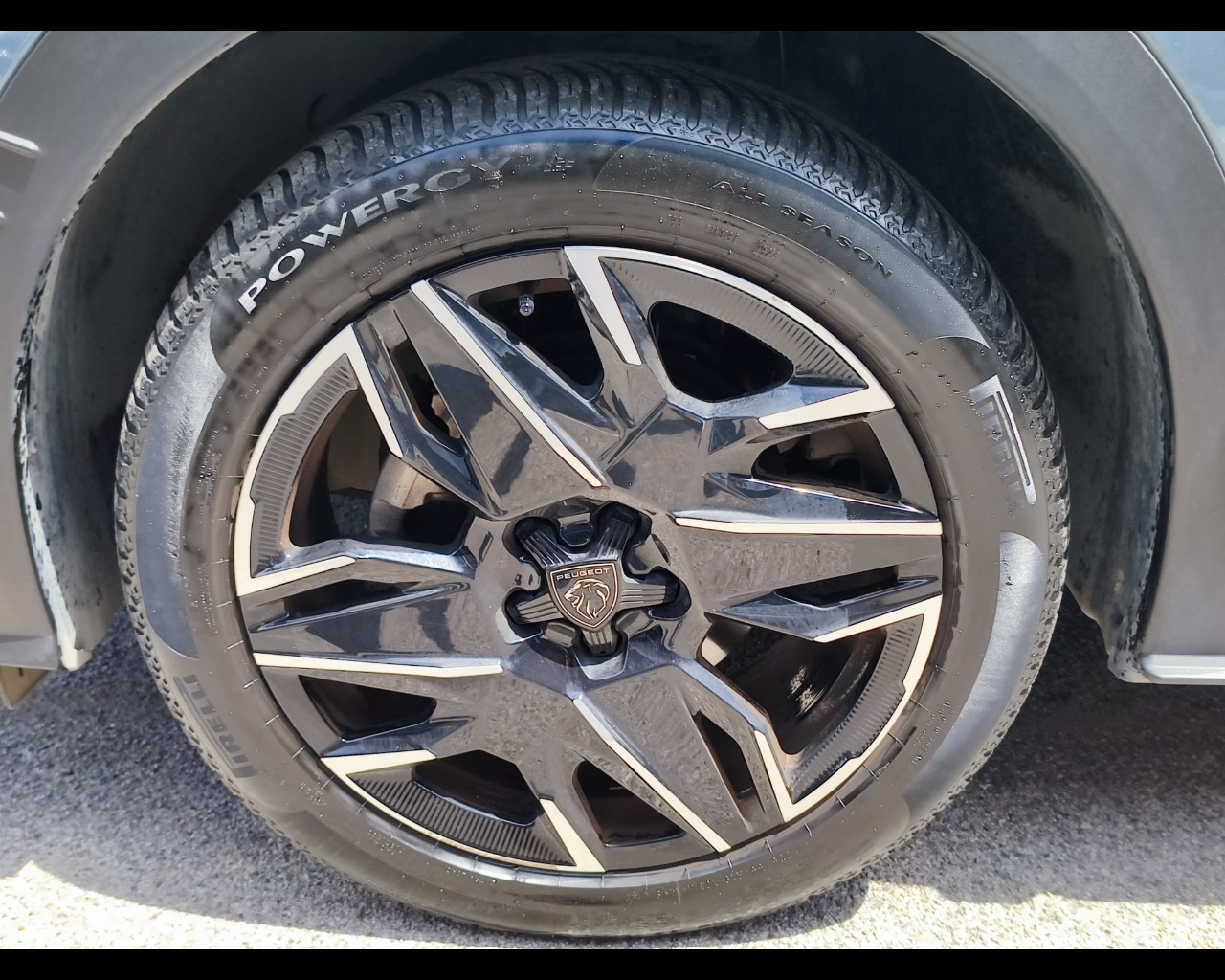 Foto PEUGEOT 3008 1.2 hybrid GT 145cv e-dcs6