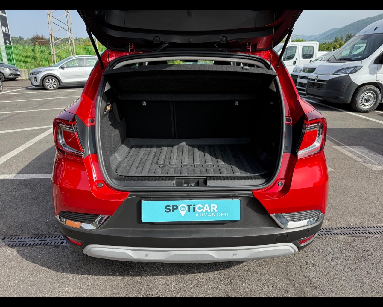 Foto RENAULT Captur 1.6 E-Tech hybrid Intens 145cv auto