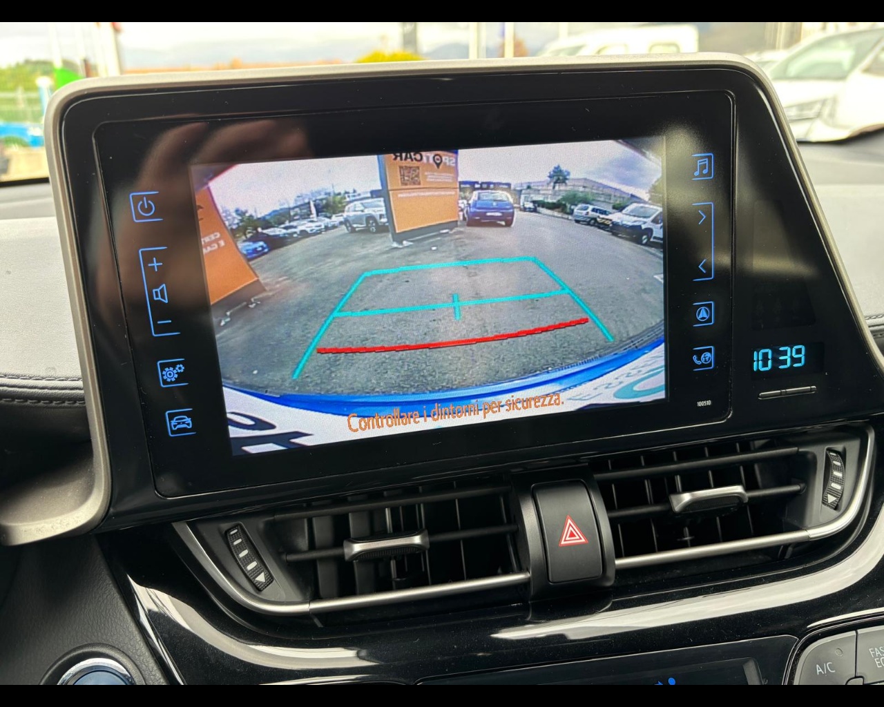 Foto TOYOTA C-HR 1.8h Trend 2wd e-cvt