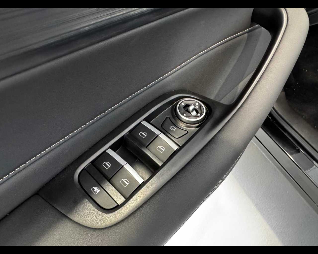 Dr Automobiles DR 5 Nuovo Ibrido DR 5 Mestre