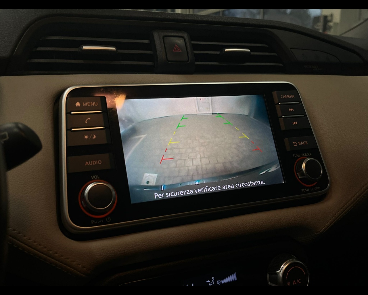 Foto NISSAN Micra 1.0 ig-t Eco N-Design Gpl