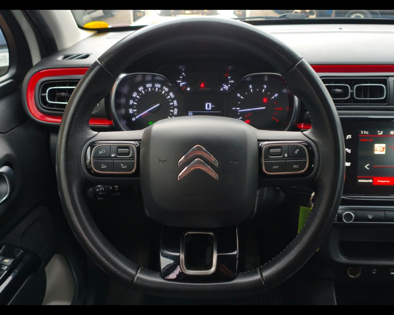 Foto CITROEN C3 1.2 puretech Shine 82cv