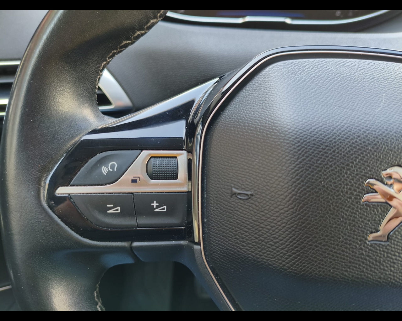 Foto PEUGEOT 3008 1.2 puretech t Allure s&s 130cv 