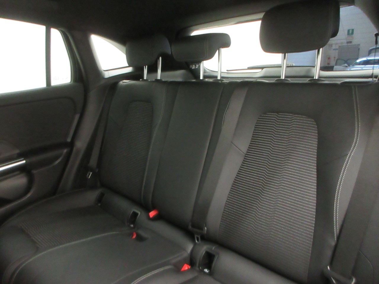 Mercedes GLA GLA 180 D Sport Plus 8G-DCT - 14