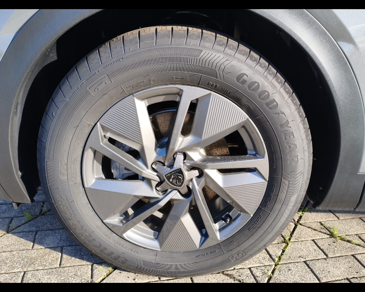 Foto PEUGEOT 408 1.2 hybrid Allure 136cv e-dsc6